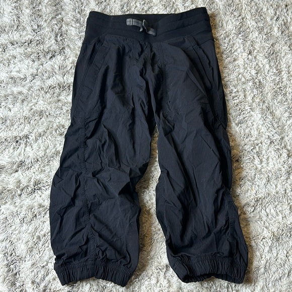 IVIVVA by Lululemon size 8, striped athletic pants in great condition - Picture 1 of 7